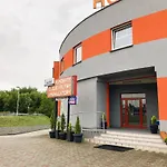 Ava Hotel 2*