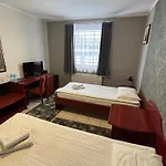 Ava Hotel 2*