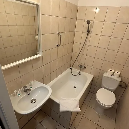 Hotel Ava 2*
